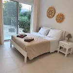 Casa Nola Elegant Modern Bungalow, Pool & Sea Location, Paphos