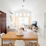 Casa Nola Elegant Modern Bungalow, Pool & Sea Location, Paphos
