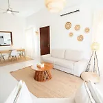 Casa Nola Elegant Modern Bungalow, Pool & Sea Location, Paphos ヴィラ *