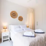 Casa Nola Elegant Modern Bungalow, Pool & Sea Location, Paphos ヴィラ