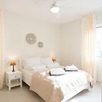 Casa Nola Elegant Modern Bungalow, Pool & Sea Location, Paphos
