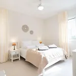 Casa Nola Elegant Modern Bungalow, Pool & Sea Location, Paphos ヴィラ