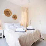 Casa Nola Elegant Modern Bungalow, Pool & Sea Location, Paphos Klorakas