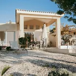 Casa Nola Elegant Modern Bungalow, Pool & Sea Location, Paphos ヴィラ