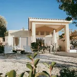 Casa Nola Elegant Modern Bungalow, Pool & Sea Location, Paphos