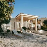 Casa Nola Elegant Modern Bungalow, Pool & Sea Location, Paphos *