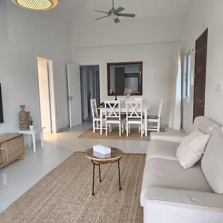 And Nest Casa Nola Elegant Modern Bungalow, Pool & Sea Location, Paphos Klorakas