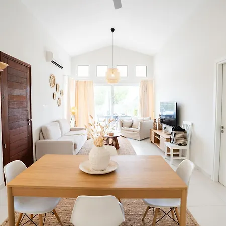 Casa Nola Elegant Modern Bungalow, Pool & Sea Location, Paphos