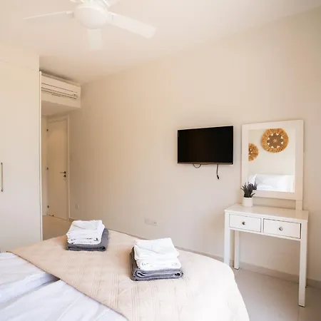 Casa Nola Elegant Modern Bungalow, Pool & Sea Location, Paphos Vila