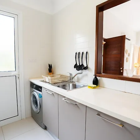 Casa Nola Elegant Modern Bungalow, Pool & Sea Location, Paphos וילה *