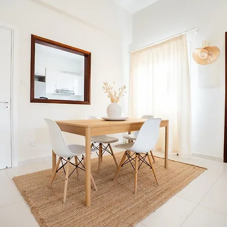 Casa Nola Elegant Modern Bungalow, Pool & Sea Location, Paphos *