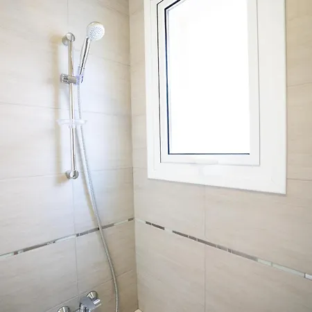 Casa Nola Elegant Modern Bungalow, Pool & Sea Location, Paphos Klorakas