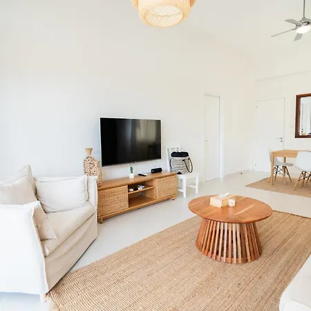 Casa Nola Elegant Modern Bungalow, Pool & Sea Location, Paphos Vila