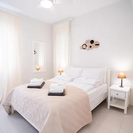 Vila Casa Nola Elegant Modern Bungalow, Pool & Sea Location, Paphos *