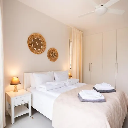 Vila Casa Nola Elegant Modern Bungalow, Pool & Sea Location, Paphos *