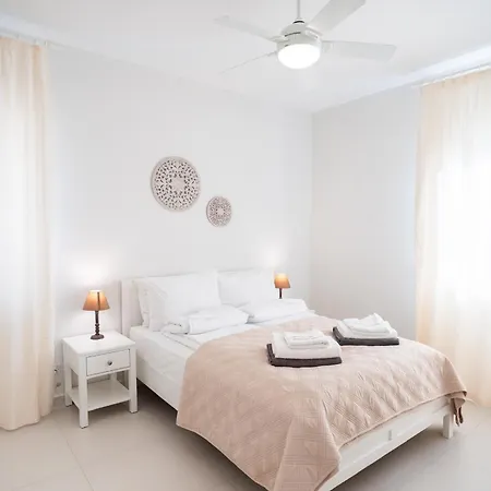 Casa Nola Elegant Modern Bungalow, Pool & Sea Location, Paphos