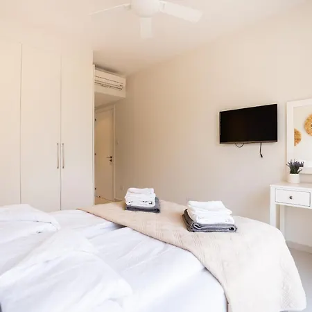 Casa Nola Elegant Modern Bungalow, Pool & Sea Location, Paphos