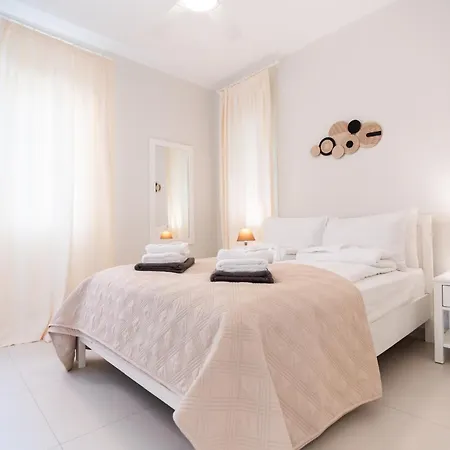 Casa Nola Elegant Modern Bungalow, Pool & Sea Location, Paphos Klorakas