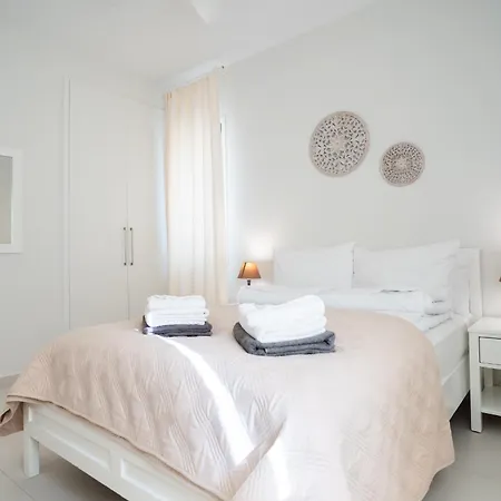 Casa Nola Elegant Modern Bungalow, Pool & Sea Location, Paphos *