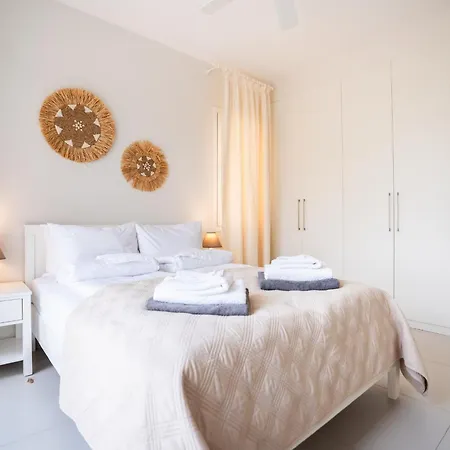 Casa Nola Elegant Modern Bungalow, Pool & Sea Location, Paphos Klorakas