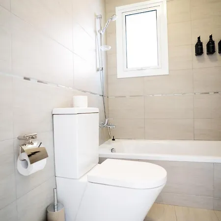 Casa Nola Elegant Modern Bungalow, Pool & Sea Location, Paphos *