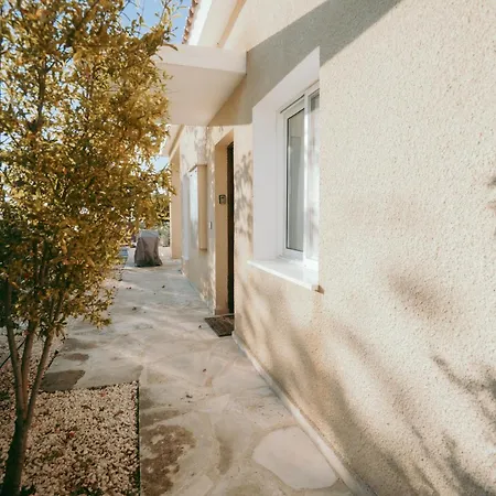 Vila Casa Nola Elegant Modern Bungalow, Pool & Sea Location, Paphos *