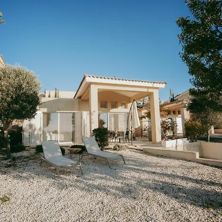 Casa Nola Elegant Modern Bungalow, Pool & Sea Location, Paphos Vila