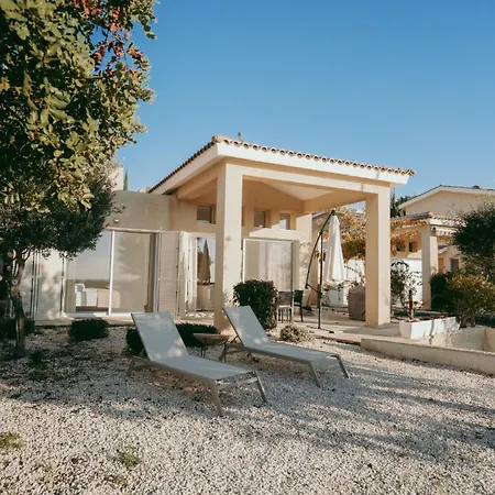 Casa Nola Elegant Modern Bungalow, Pool & Sea Location, Paphos *